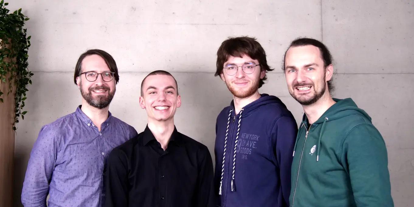 Vier Mitglieder des edventure-Studios-Teams